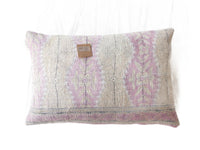 Unique sari pillowcase 60x40 in purple/violet with fine dotted weave pattern and red details - Indian, bohemian and vintage sari pillows in oriental style