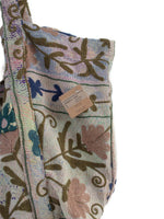 Suzani Vintage Beach dahinter