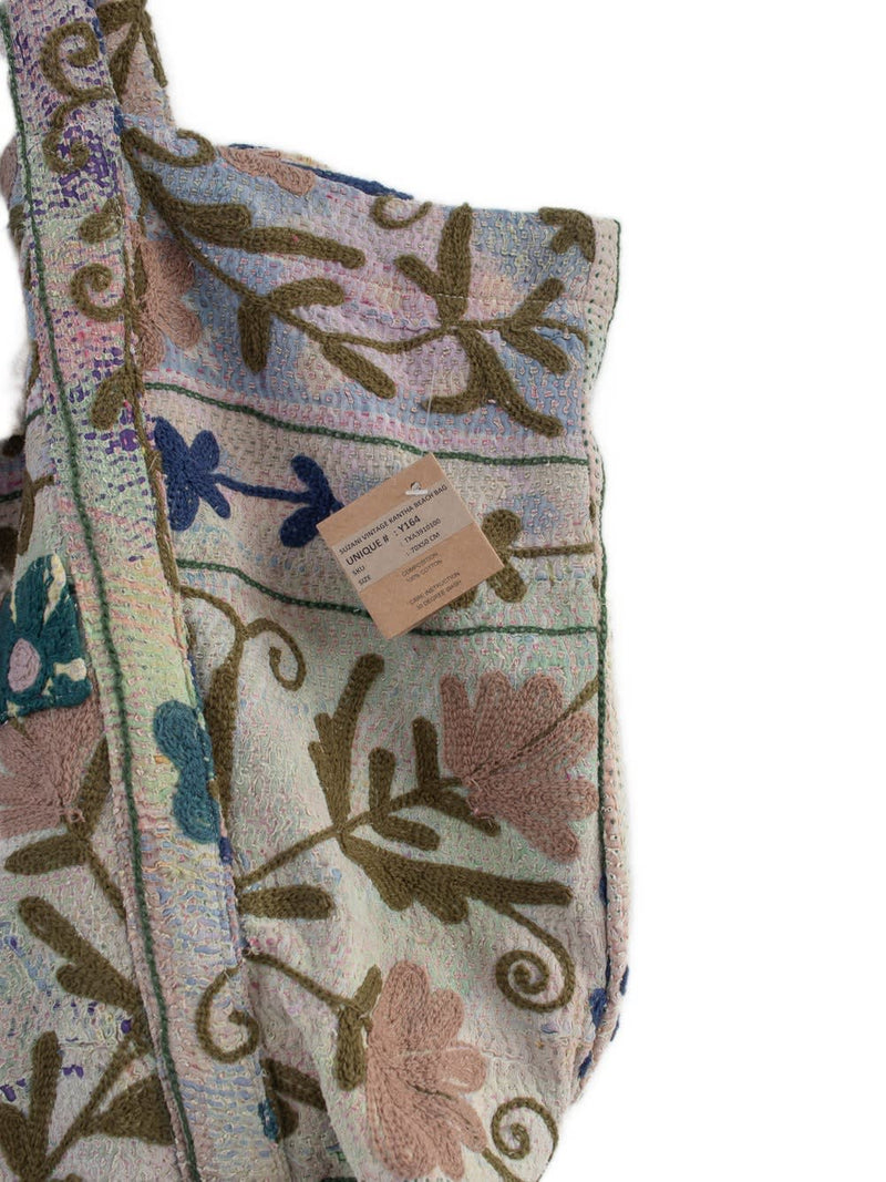 Suzani Vintage Beach dahinter