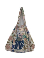 Suzani Vintage Beach dahinter
