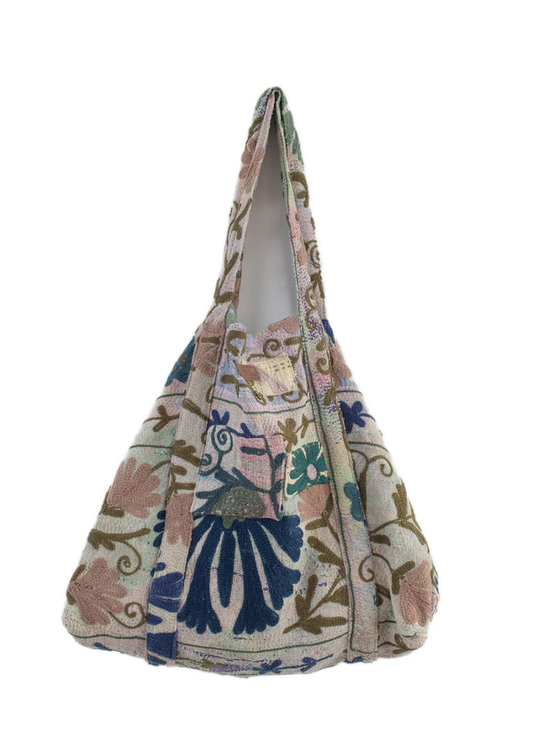 Suzani Vintage Beach dahinter