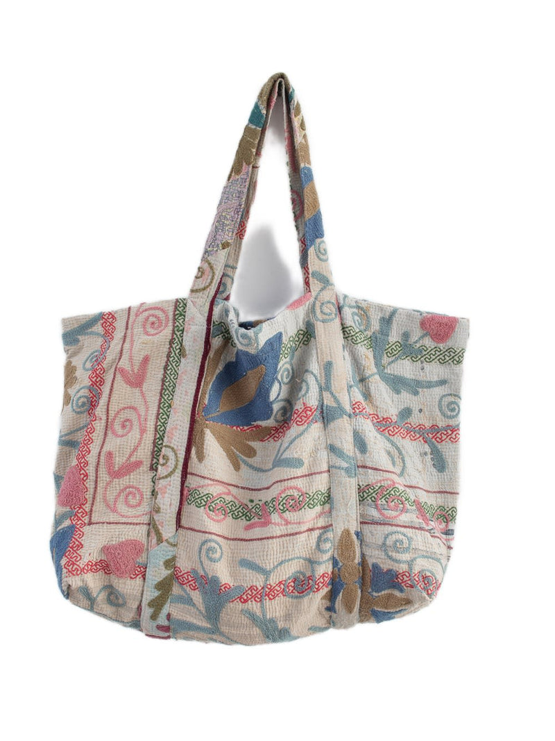 Suzani Vintage Beach dahinter