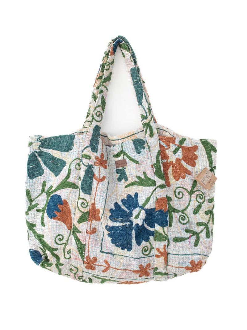 Suzani Vintage Beach dahinter