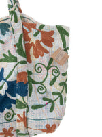 Suzani Vintage Beach dahinter