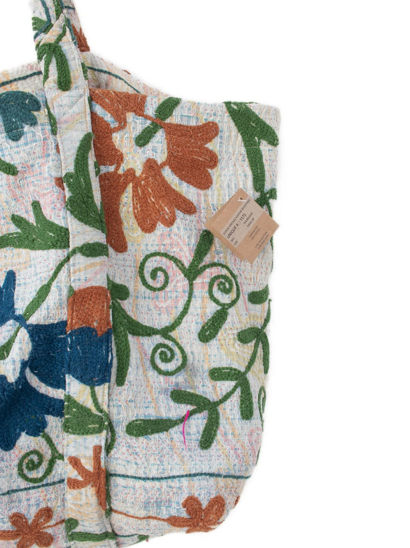 Suzani Vintage Beach dahinter