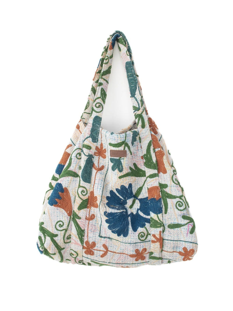Suzani Vintage Beach dahinter
