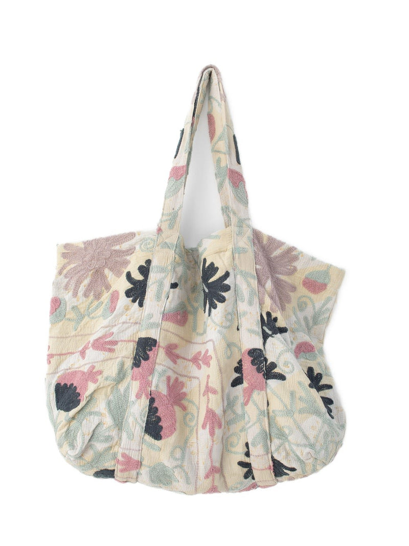 Suzani Vintage Beach dahinter