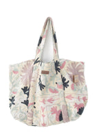 Suzani Vintage Beach dahinter